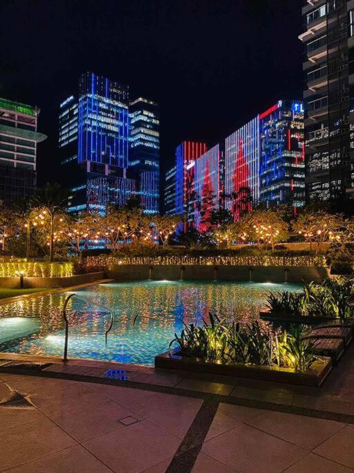 Cosy Executive 1 Bedroom Uptown Parksuites Ultra Fast Internet Manila Ngoại thất bức ảnh