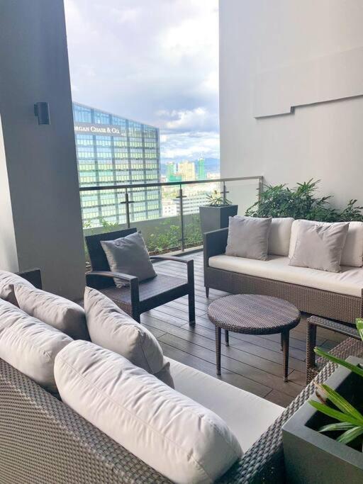Cosy Executive 1 Bedroom Uptown Parksuites Ultra Fast Internet Manila Ngoại thất bức ảnh