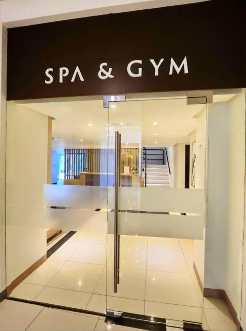 Cosy Executive 1 Bedroom Uptown Parksuites Ultra Fast Internet Manila Ngoại thất bức ảnh