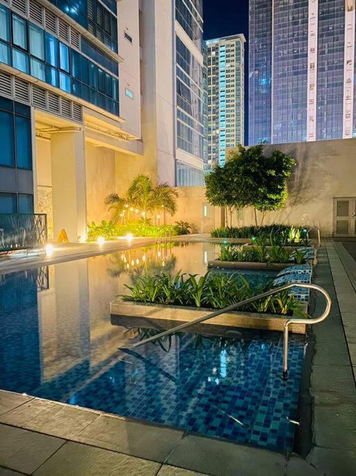 Cosy Executive 1 Bedroom Uptown Parksuites Ultra Fast Internet Manila Ngoại thất bức ảnh